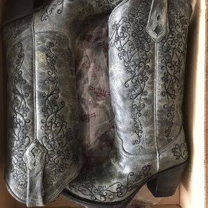 Corral Vintage Cowboy Boots with Embroidery